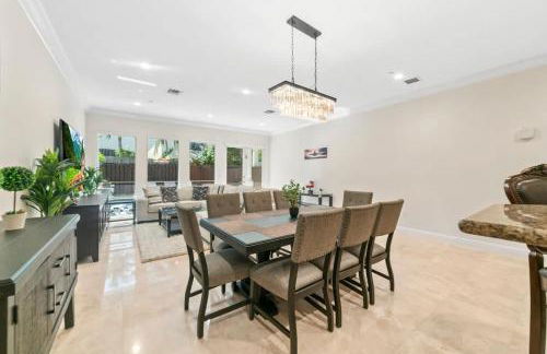 Lux Home with Rooftop & Elevator 2mi to Beach - Foto 9