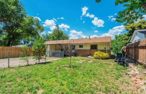 Alder Nest Cozy Retreat w Fire Pit & Workspace - Foto 26