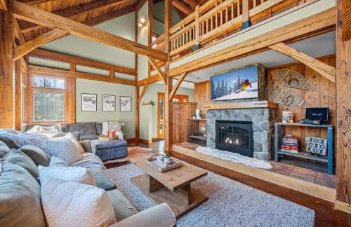 Walk to Village! Stunning timber chalet! Hot-Tub, Bonfire & more! - Foto 2