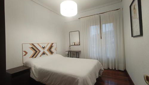 Piso con terraza y zonas verdes - Foto 3