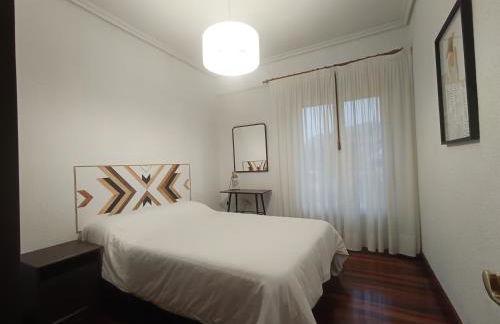 Piso con terraza y zonas verdes - Foto 3