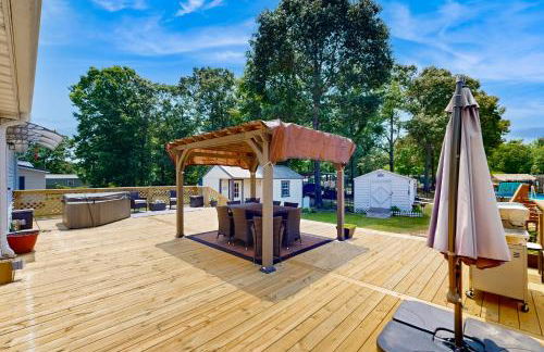 Renovated Retreat with Private Pool and Hot Tub - Photo 25