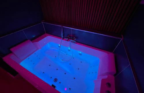 Nuit magique jacuzzi, terrasse & lit motorisé - 008 - Photo 6