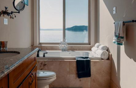 Stunning House with Views of Puget Sound! Ideal for Family Reunions - Photo 86