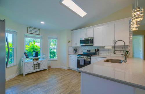 New Resort Style Oasis ~ LED Pool & Game Room - Foto 26