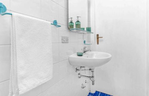 MXP Airport Malpensa - Near Milan - Rho Fiera - Park free, Wi-Fi e Aria Condizionata - Foto 17