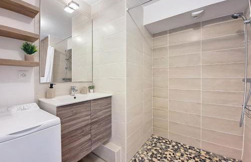 Chez Lady Mag - Neuf - Confort - Parking - Proche centre-ville - Tram - Foto 13