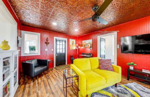 Homey Cottage with Sunroom and Smart TV! - Foto 7