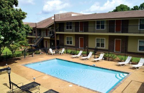 Short Walk to JSU Stadium, Hospitals, and Bars in Fondren - Foto 24