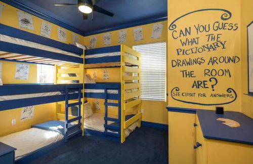 Lakefront Mansion on 10 Acres - Sleeps 15-45 - Foto 56