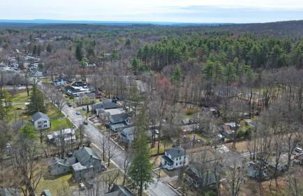 Renovated home seconds from town - Foto 50