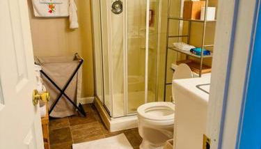 Charming Black and White Studio - Foto 4, towels, Shower