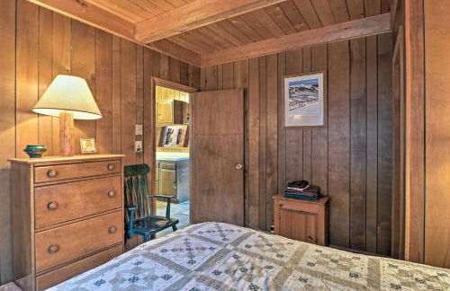 Lakefront Berkshires Retreat with Deck, Dock and Boat! - Foto 16