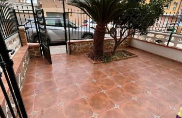 Amazing 3 floor house in front of the beach - Foto 2