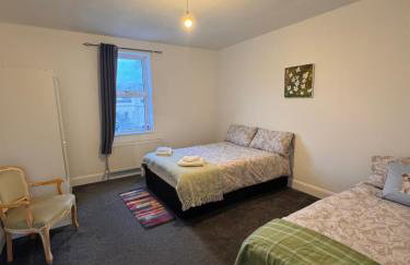 NextDoor Morden - Photo 1