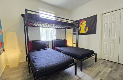 Themed kid bedrooms, 17 miles to Disney and Legoland, private pool, kitchen, wifi, washer, dryer - Foto 5