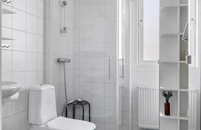 5-bed-rooms House With Jacuzzi, Free Parking, and 2 Toilets-bath in Malmö - Photo 7