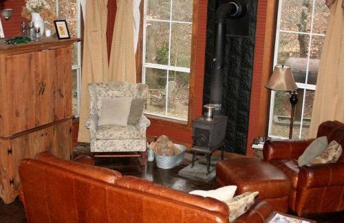 Secluded Forest Cabin Rental with Seasonal Pool near Natchez, Mississippi - Foto 4