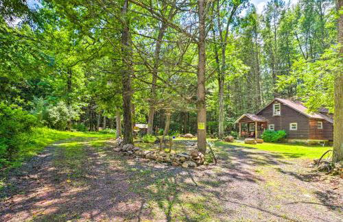 Secluded and Quiet Pocono Mountain Cabin with Hot Tub! - Foto 33