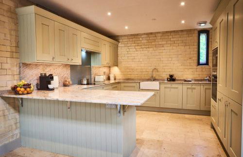 The Carriage House - Photo 4