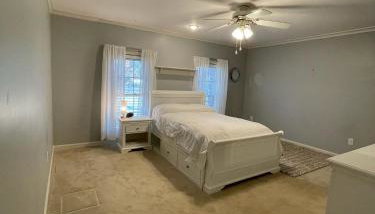 World Cup Ready - Spacious 5-Bedroom Home with Pool, Hot Tub, and Outdoor TV - Foto 3