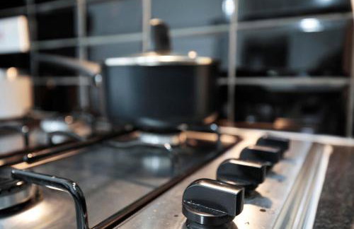 Dixon House, Sleeps 6, Free Parking, Long or Short Stays - by NMB Property - Photo 15