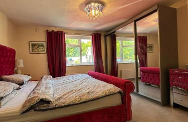 The Luxe 2BR Specious Bungalow - Garden & Parking - Foto 8