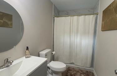 Stylish and Cozy 4BR Home in Houston, Sleeps 9 - Foto 5