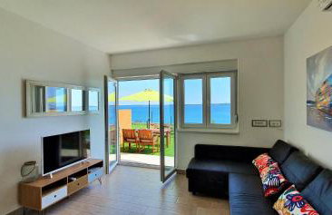 Apartments Nicolas - Beach & Sea 10m away - Amazing sea view! - Photo 9