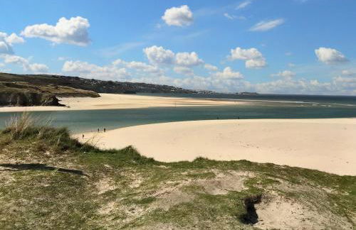 2022 Modern Home In Central Hayle With Parking & EV plug - Foto 18