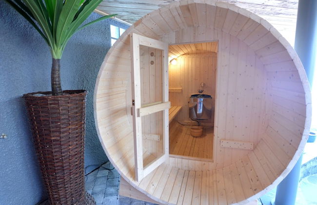 Superb House for Family Group with Swimming Pool, Sauna, Hot Tub, Billiards - Foto 29