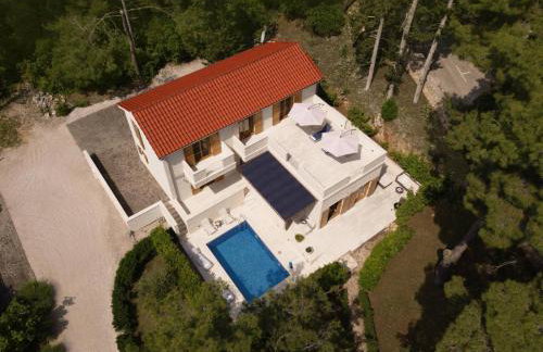 Private luxury Villa BIANCO on Solta for up to 10 persons, heated pool, free parking, very close to the beach! FREE Kajak & Mountainbikes, GREAT living area & privacy! - Foto 8