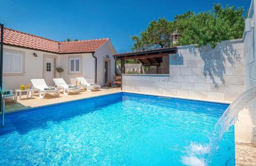 Holiday home krika -Three Bedroom Home with heated Pool and Jacuzzi - Foto 46