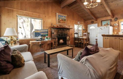 Owl Cabin - Sierra style cabin located on a quiet road in Fawnskin and backs up to National Forest! - Foto 16