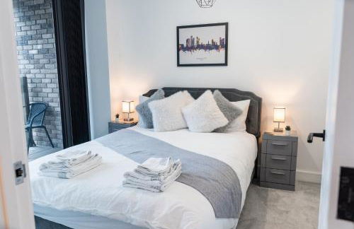 Luxury 2 Bed Apartment, with a balcony city & canal view in Manchester City Centre! - Foto 30