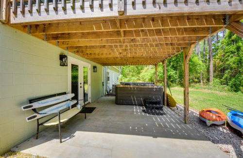 Waterfront Townville Home with Hot Tub and Dock! - Foto 32