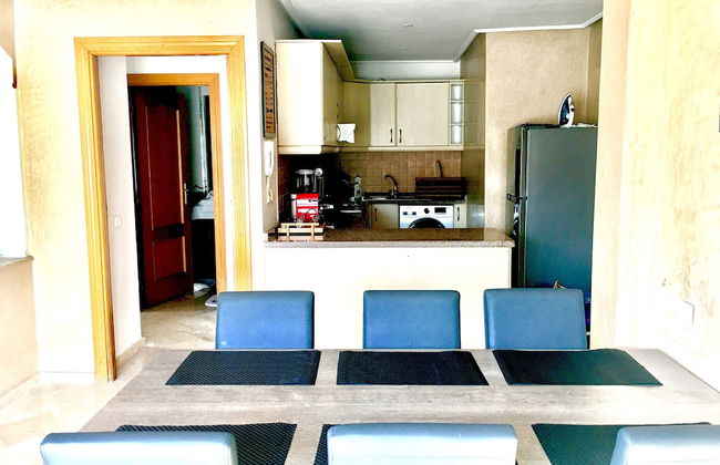 Luxurious Apartment with Private Garden - Photo 5