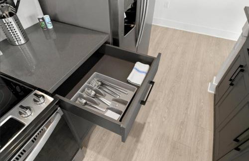 Luxury 2BR Steps from Railroad Park - Foto 26