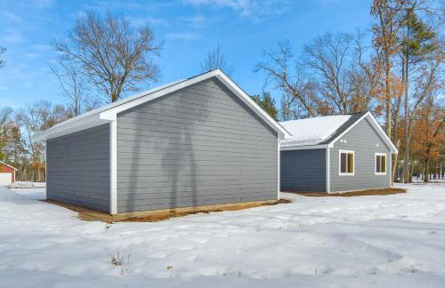 Fish, Swim, Play Voyagers Family Cabin with Yard - Foto 23