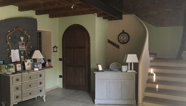 Check-in/check-out kiosk