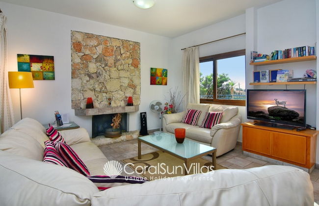 Large Pool & Garden, Billiard, Peaceful Area, Near to the Sea, Coral Bay Paphos - Foto 16