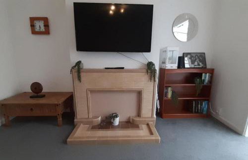 Free Parking Spacious Home - Photo 12