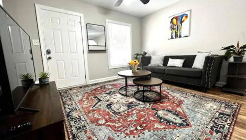 Condo 5 min Uptown I Fast Wi-Fi & Private Patio - Foto 1