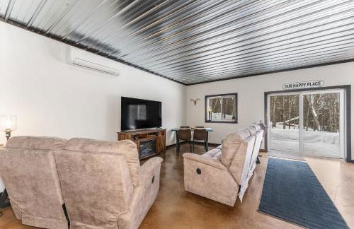 Snowy Paws on Lac Vieux Desert - Photo 3