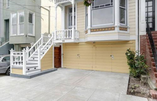 Charming Victorian Oasis with an Elegant and Spacious Haven - Foto 67