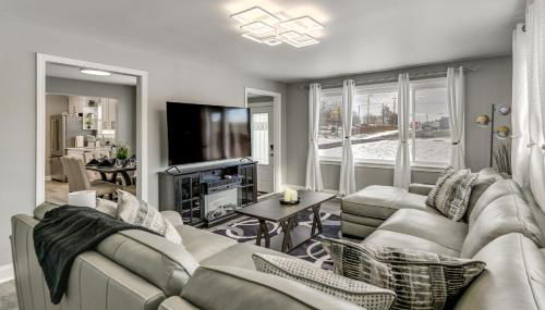 Newly Remodeled! Upscale Home in Buffalo Suburbs - Foto 1