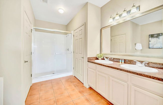 3BR Condo - Near Disney Balcony Pool Hot tub - Foto 10