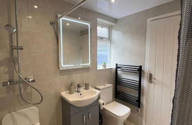 Florence House - 3 Twin Bedroom House 3 Showers 2 Ensuites Plus Walk-in Wetroom Garden Fast Wi-Fi J1-M5 on Doorstep Weekly Stays ok Contractor Accommodation Another Best-in-Class - Foto 12