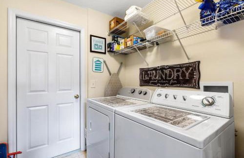 Family Friendly Emerald Island Resort Vacation Home with Private Pool and Spa Near Disney - Foto 48