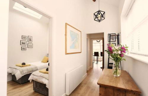 Stunning Coach House with two bedrooms and parking - Foto 41